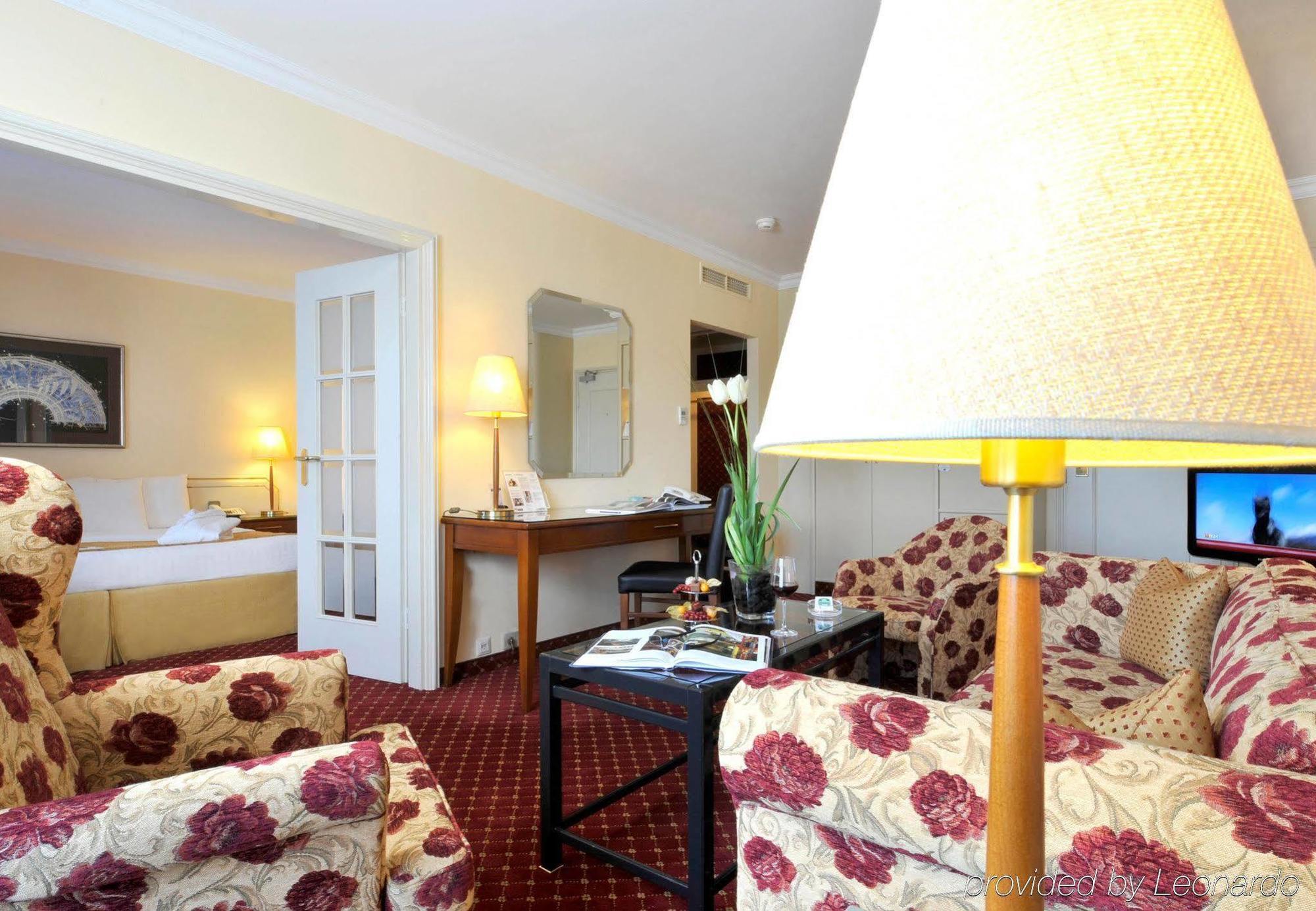 Hotel Courtyard By Marriott Airport