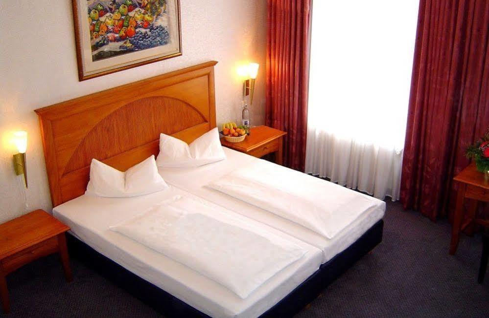 Hotel STORY Hamburg Hotel 2*