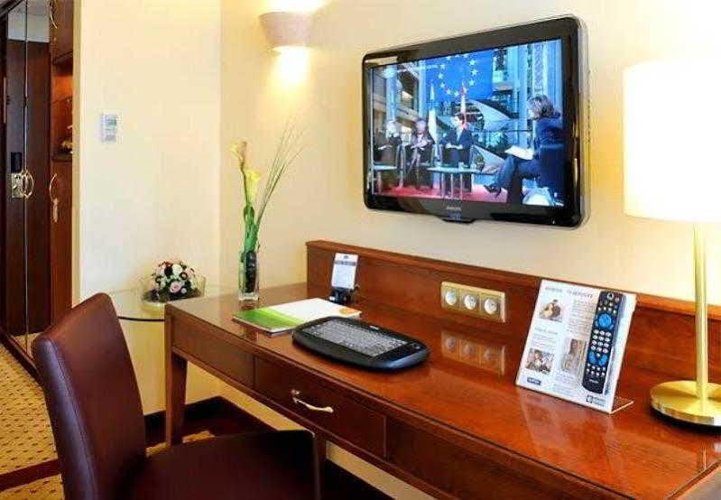 Hotel Courtyard By Marriott Airport