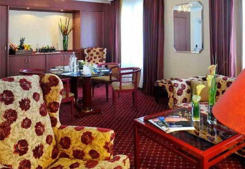 Courtyard By Marriott Airport 4*