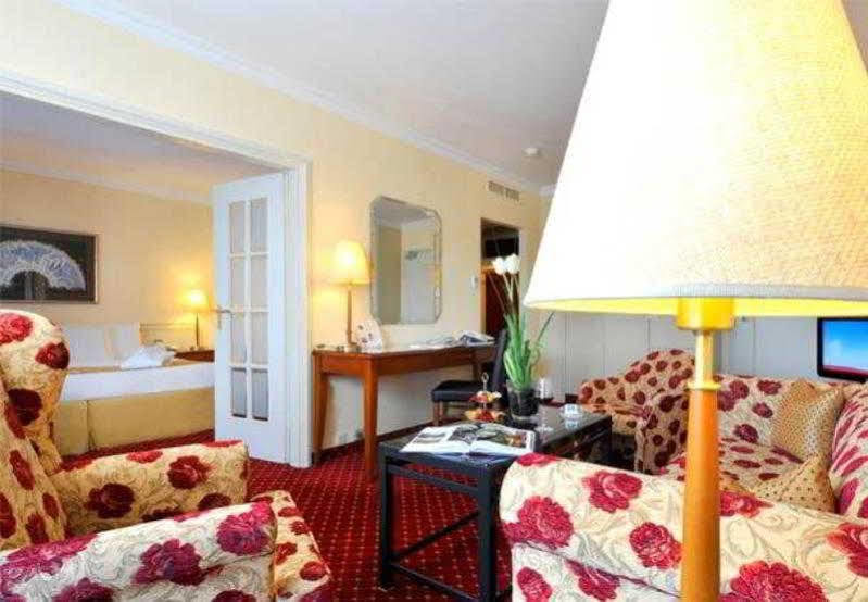 Hotel Courtyard By Marriott Airport 4*
