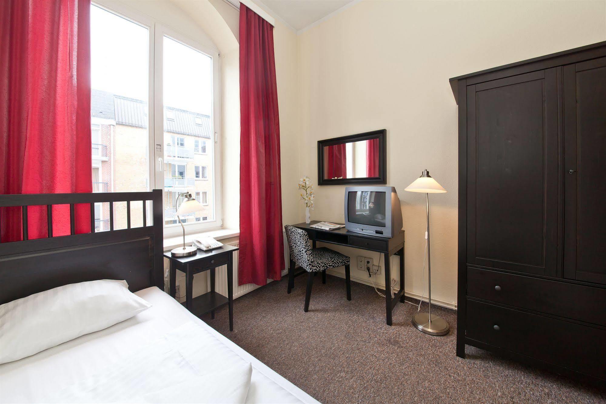 Novum Holstenwall Neustadt Hotel