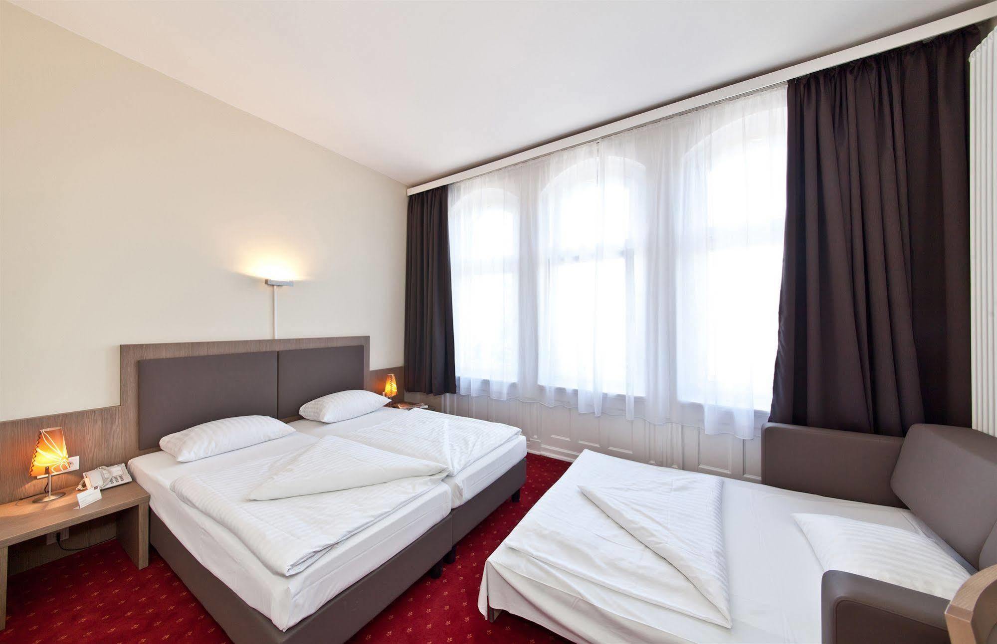 Hotel Novum Holstenwall Neustadt 3*