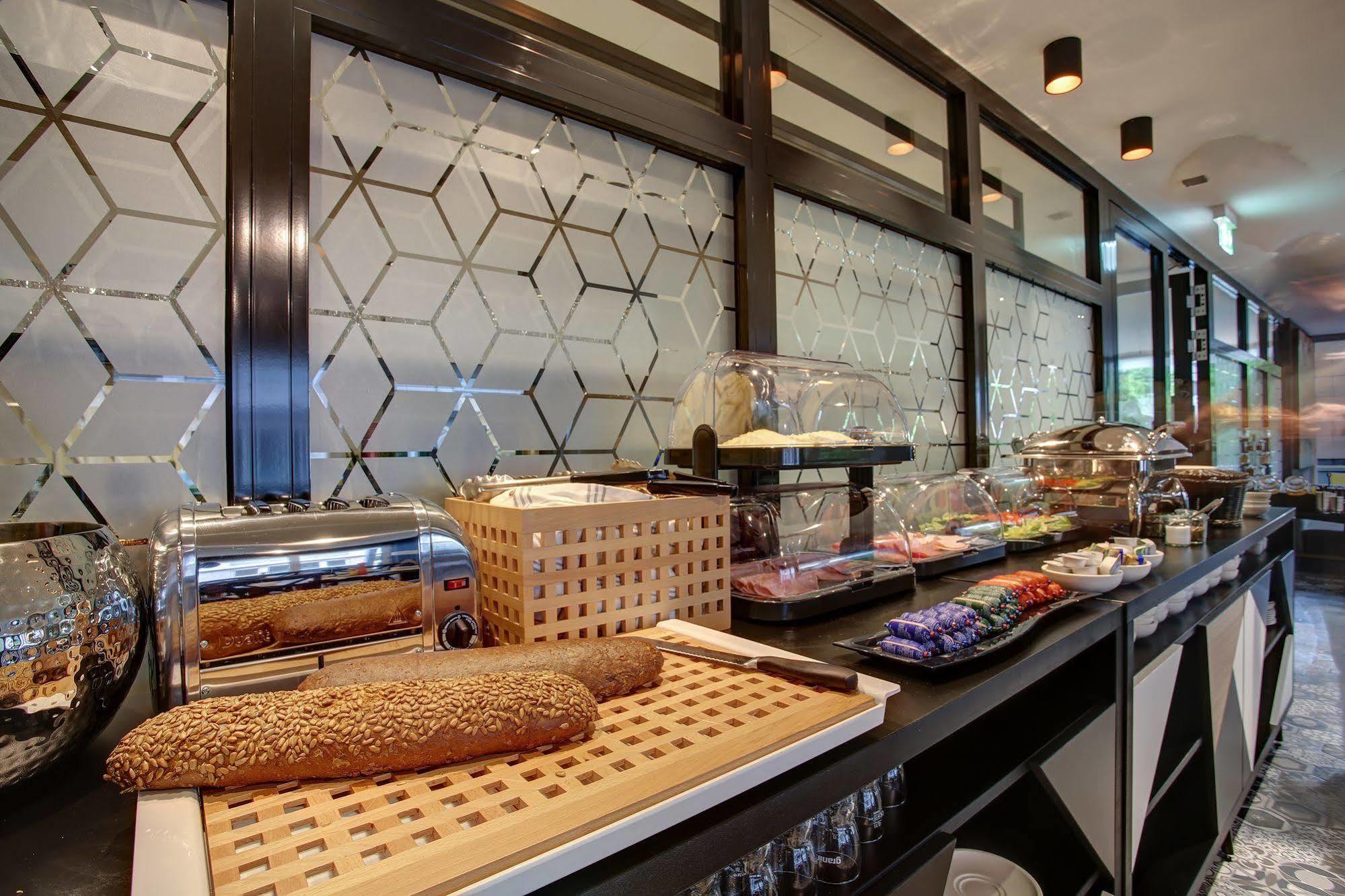 Vienna House Easy By Wyndham 3*