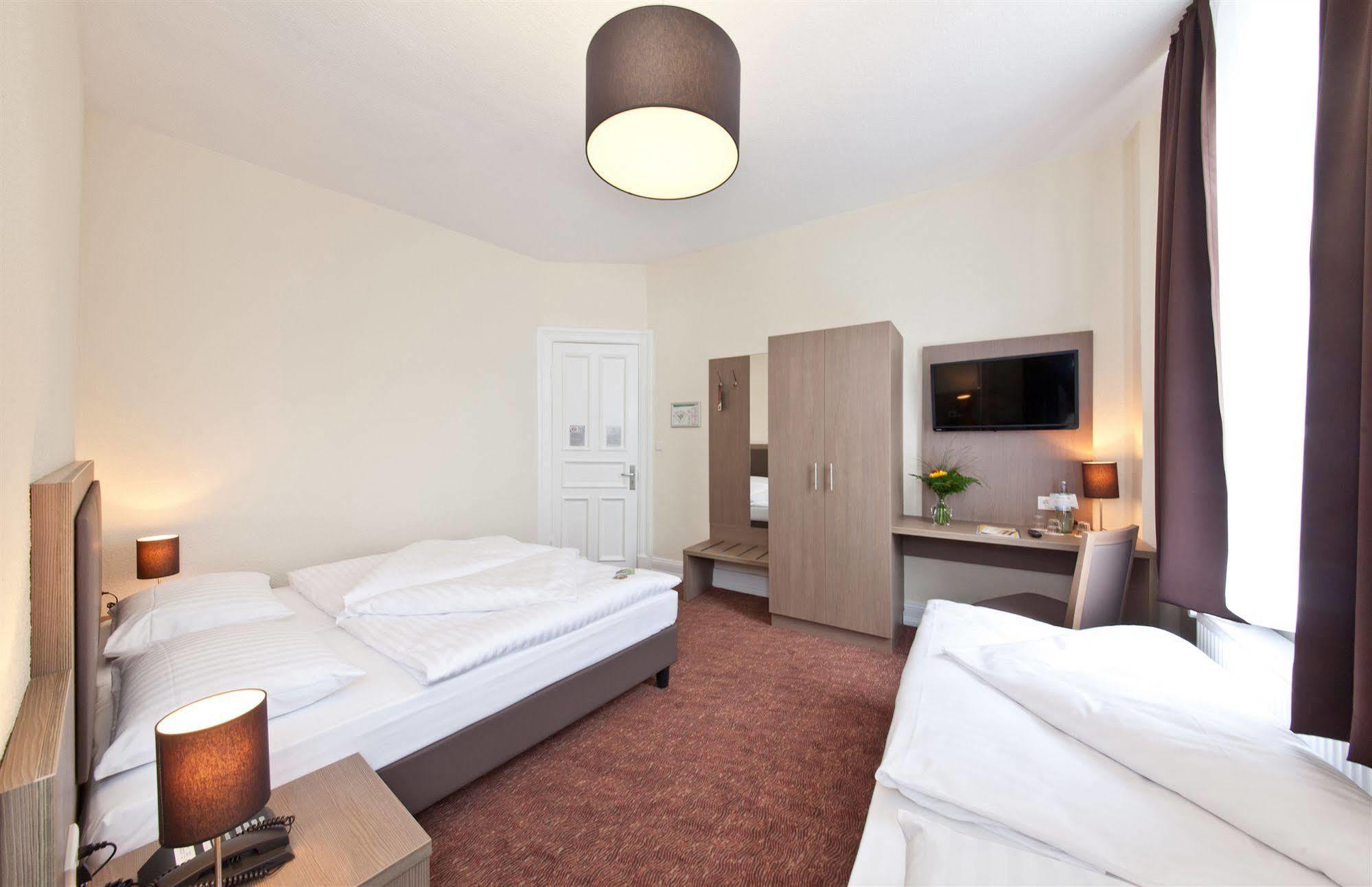 Alster Hotel 3*