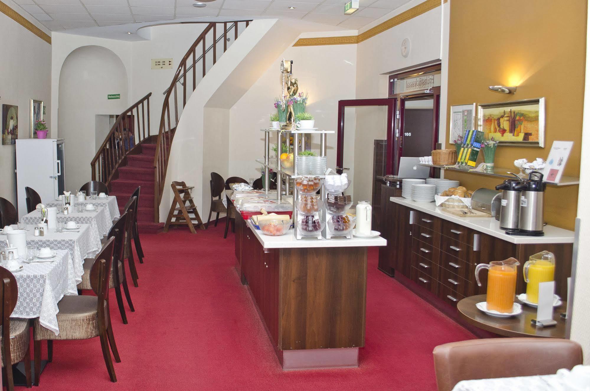 Hotel Polo Am Zob 3*