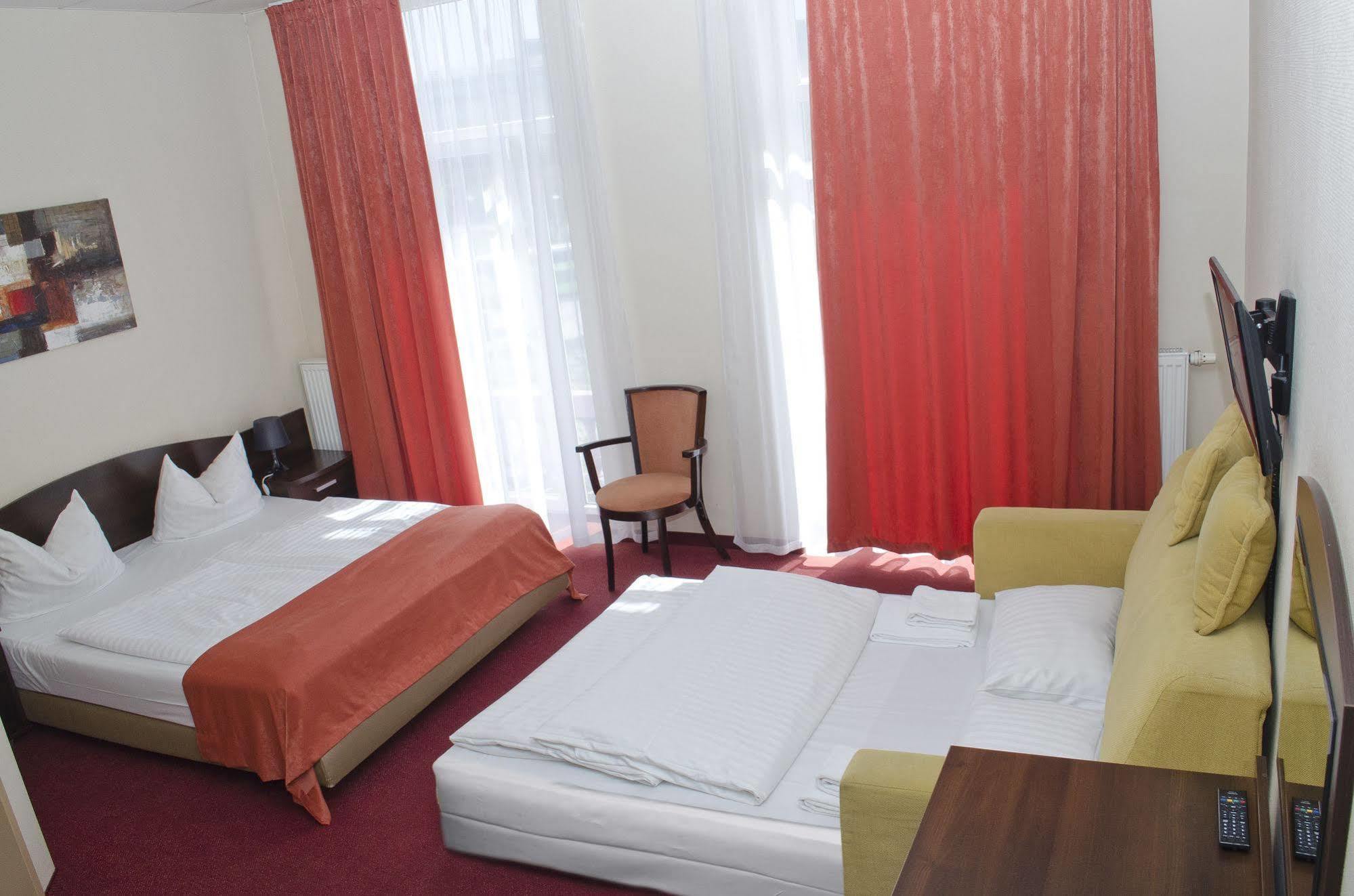 Hotel Polo Am Zob 3*