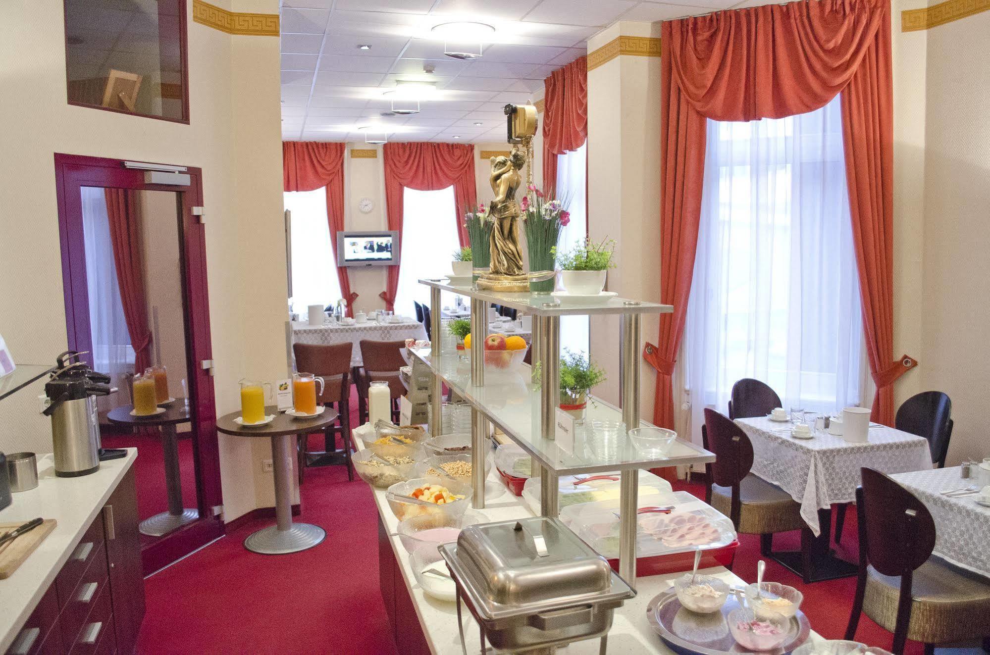 Hotel Polo Am Zob 3*