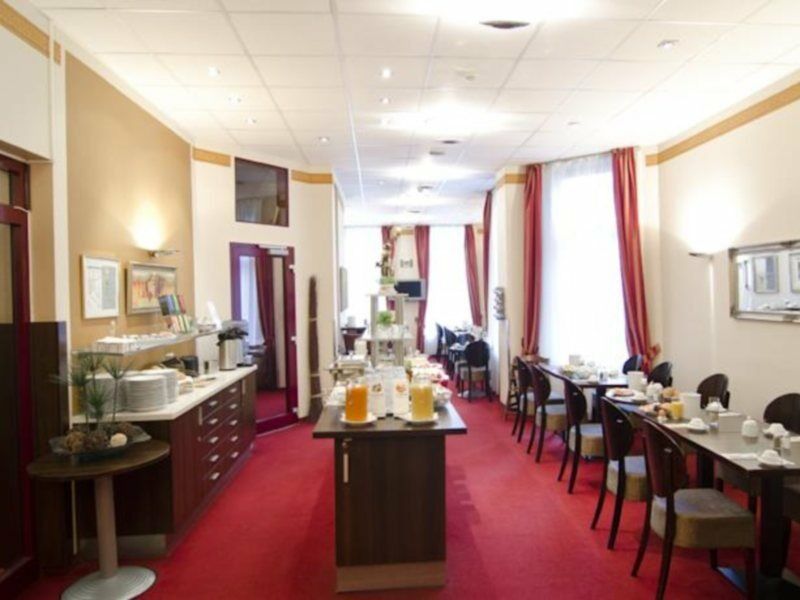 Hotel Polo Am Zob 3*