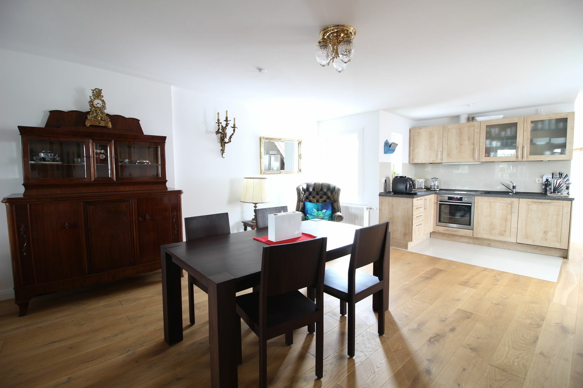 Exclusive Station Apartment *