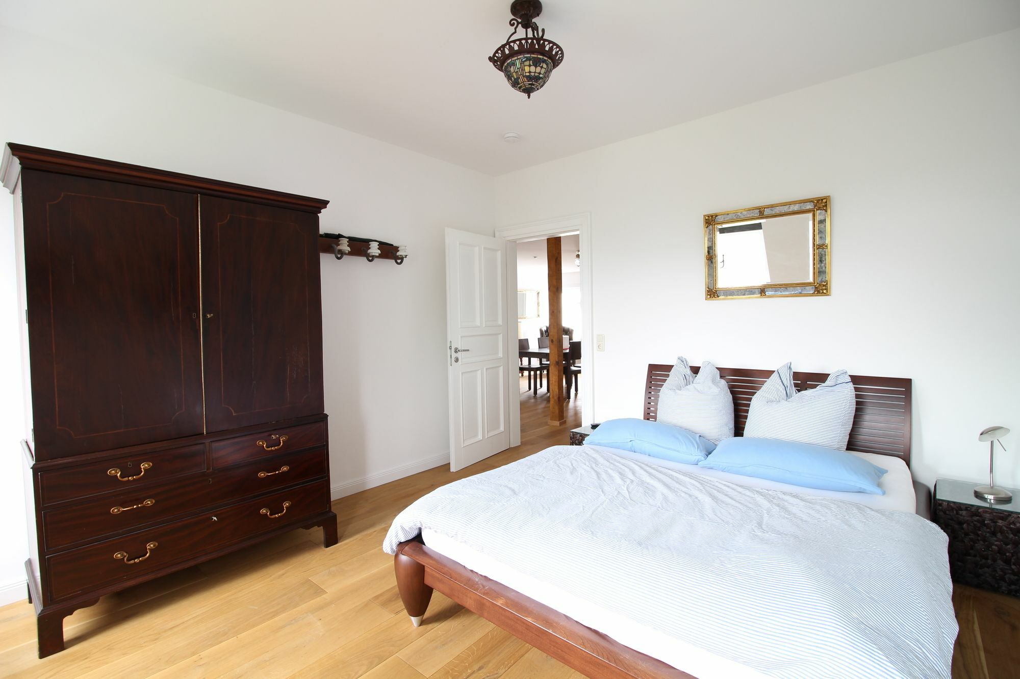 Exclusive Station Apartment