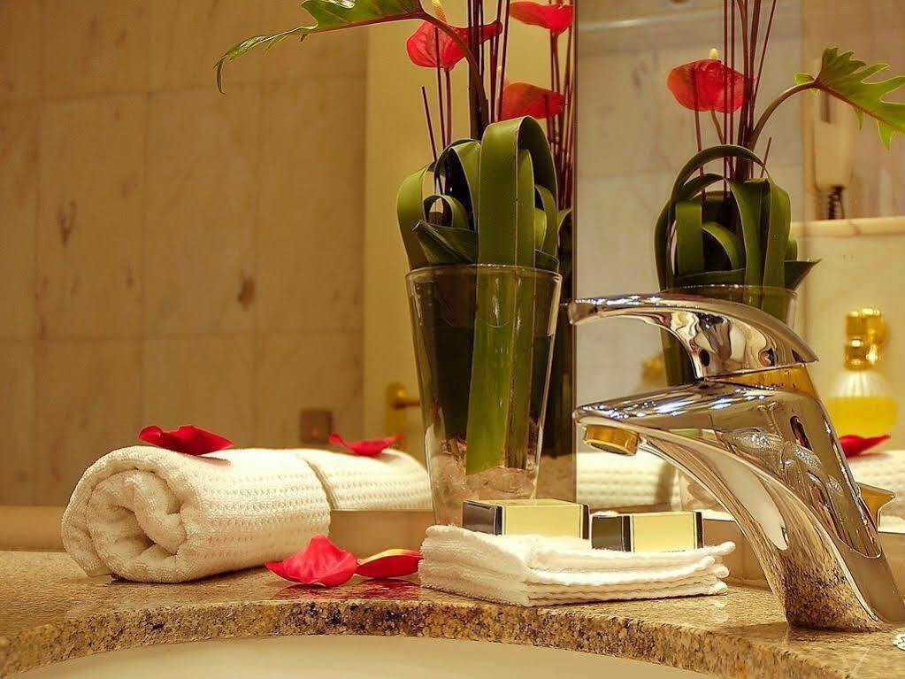 Courtyard By Marriott Airport Hotel