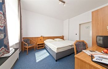 Hotel Commerz 2*