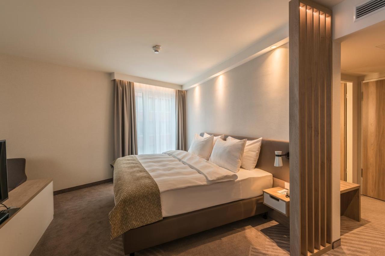 - - Berliner Tor, An Ihg Hotel 4*
